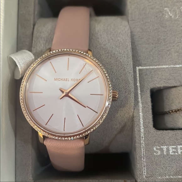 Michael kors watch and bracelet - Picture 5 of 6